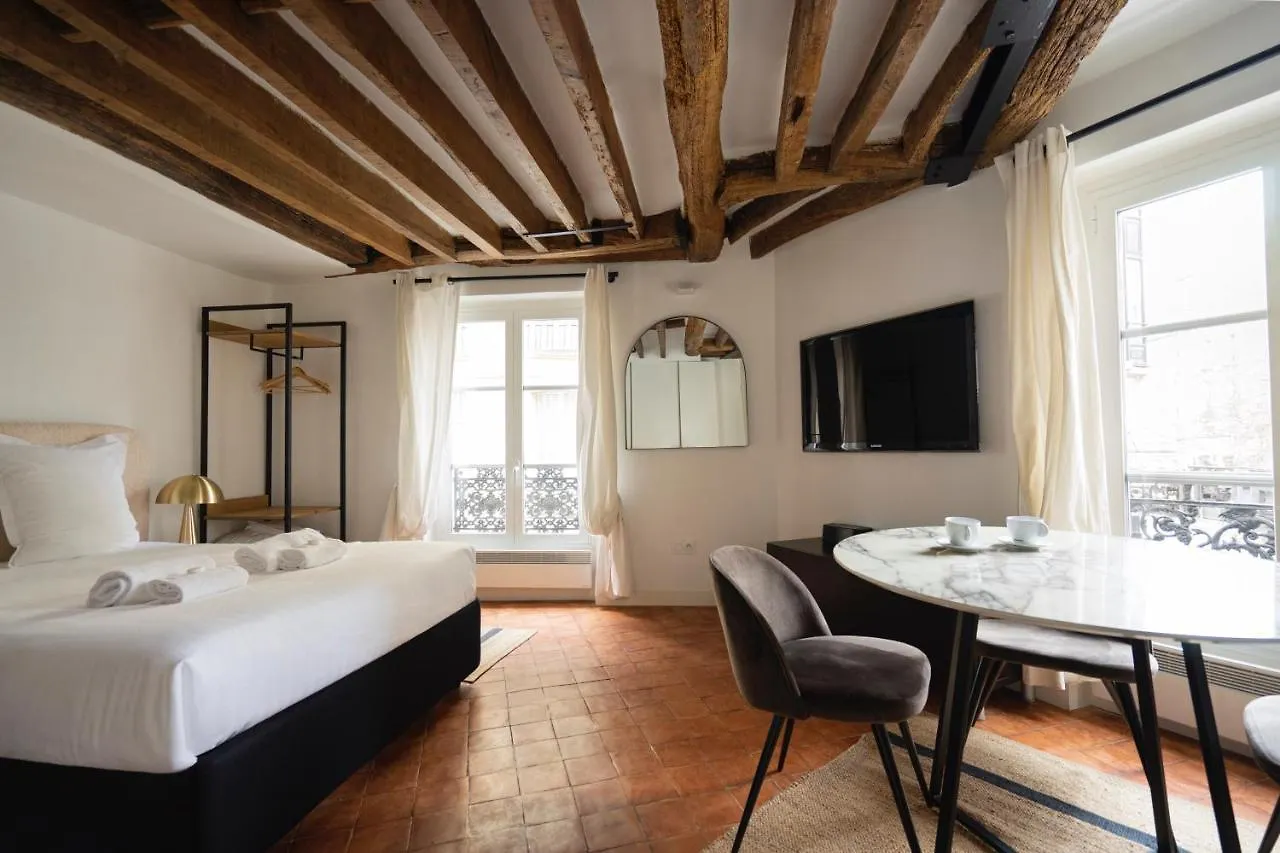 Conde Chic Apartment Paris